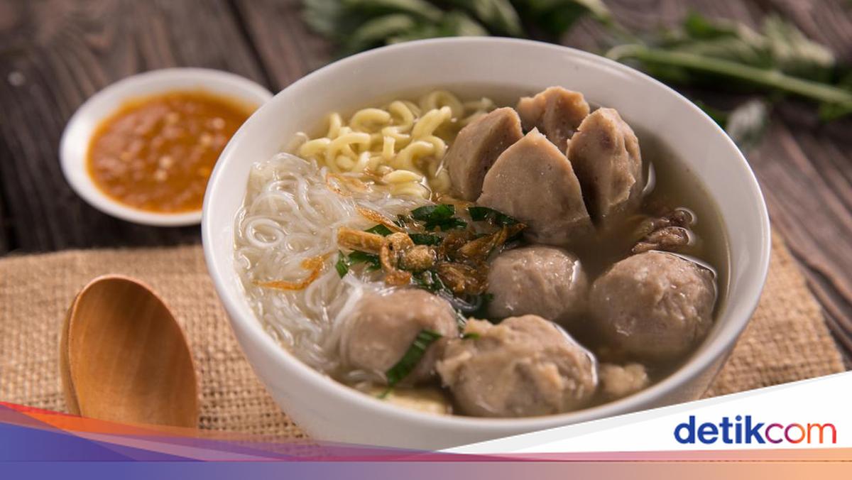 Rasanya Bikin Kembali Lagi: Kios Bakso Pak Rus di Jantung Cilacap