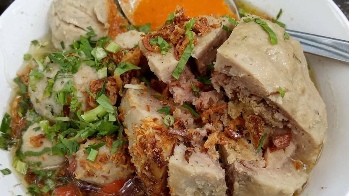 Bakso Halus yang Bikin Ketagihan di Jantung Cilacap